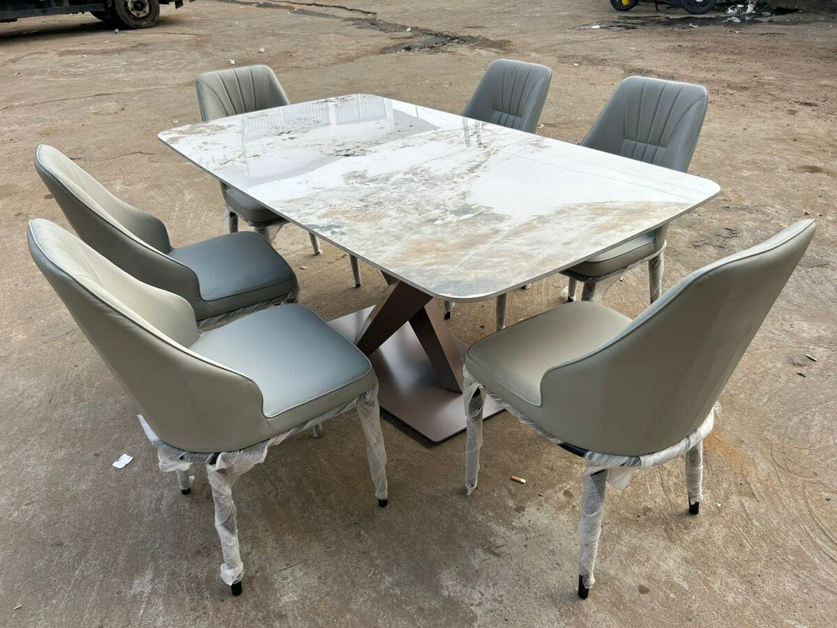 Table de salle à manger élégante