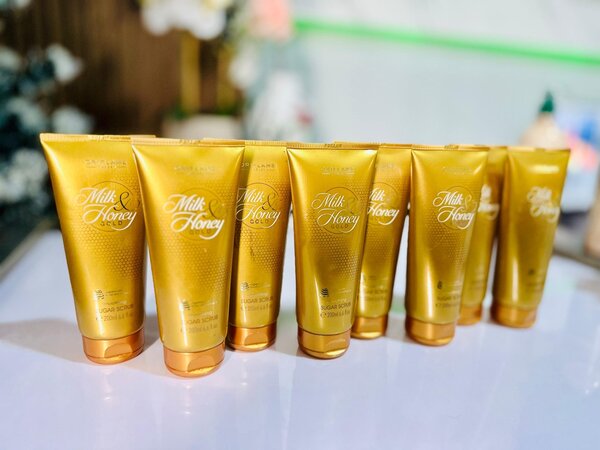 Milk & Honey Gold Smoothing Sugar Scrub