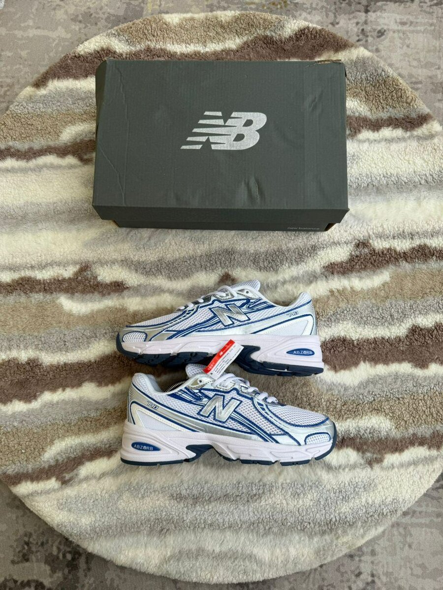 NEW BALANCE 740