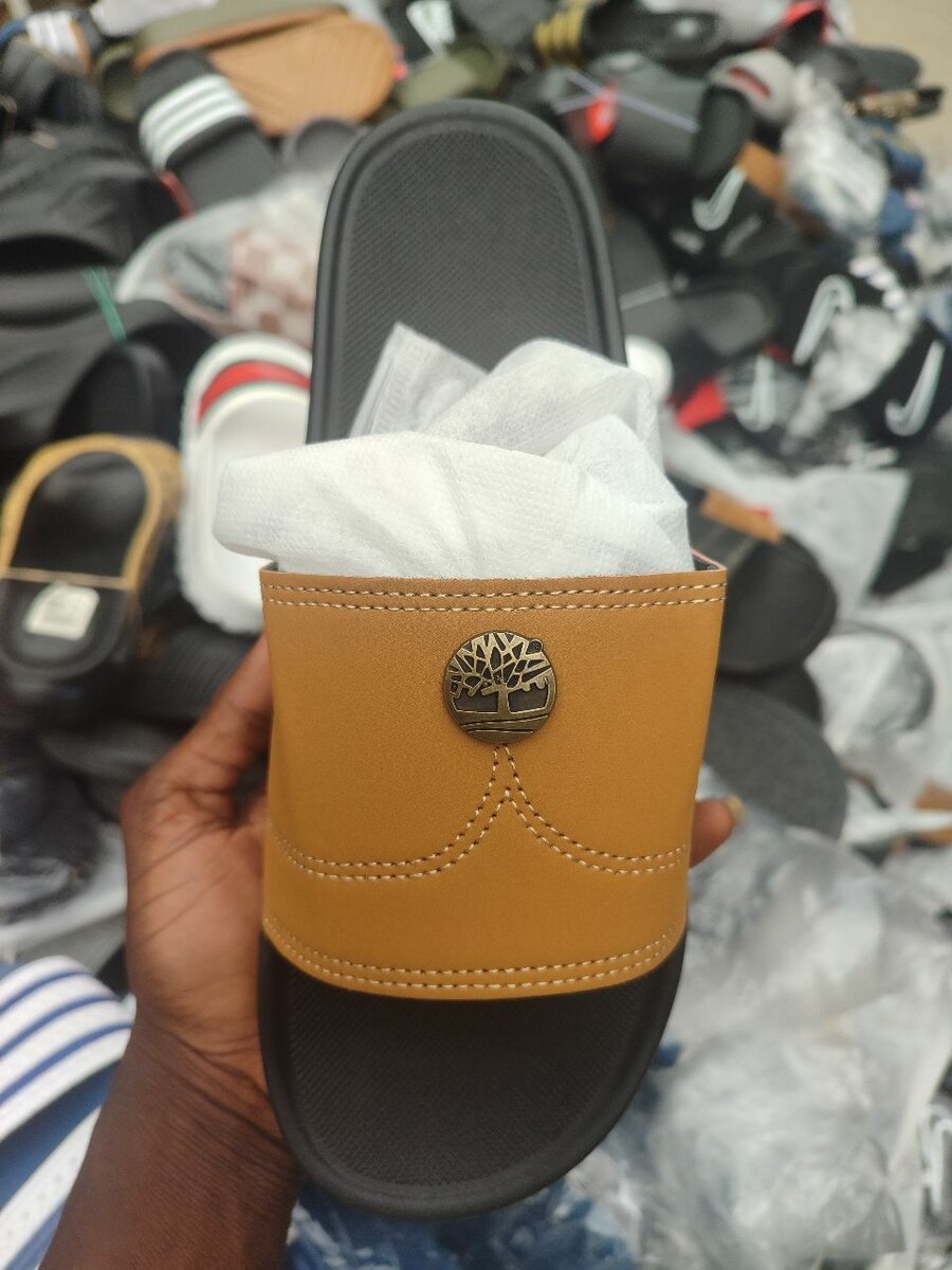 Claquettes élégantes unisexes