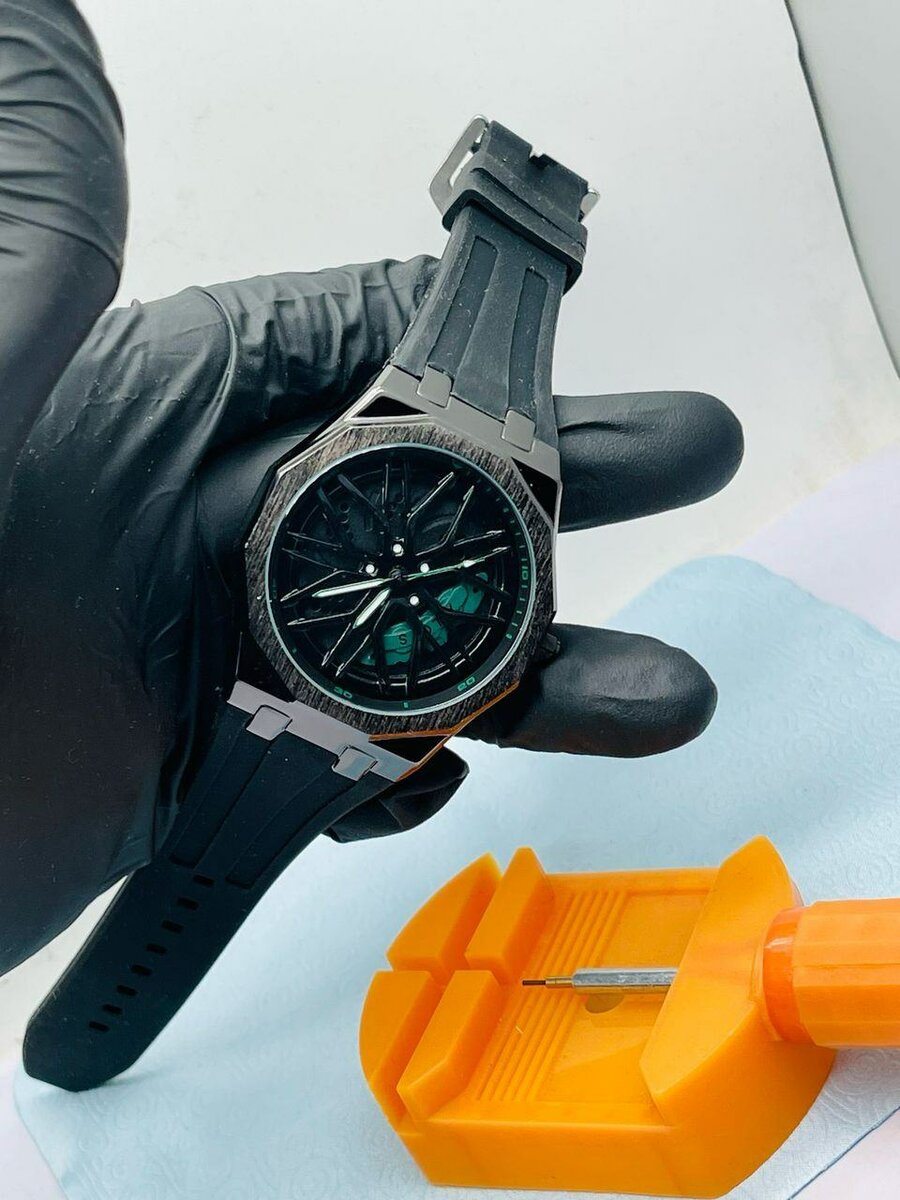 MONTRE HERYI EN GOMME