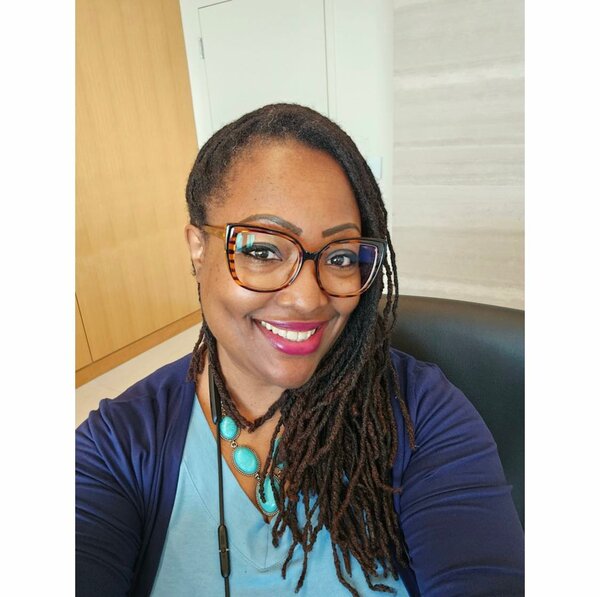 Image glasses, in glossy frame, for work at the computer and telephone with protection against screen radiation