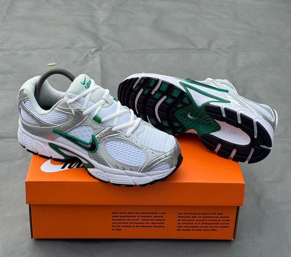 Chaussures de sport Nike blanches