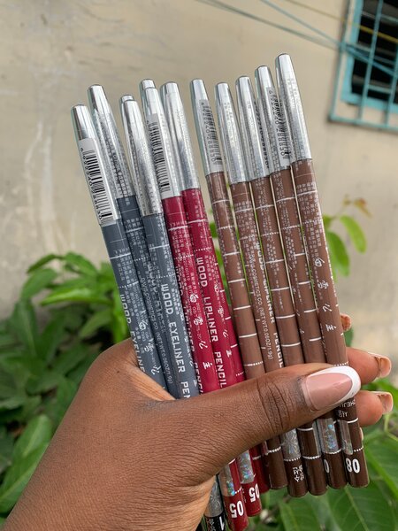 Crayons à lèvres et sourcils