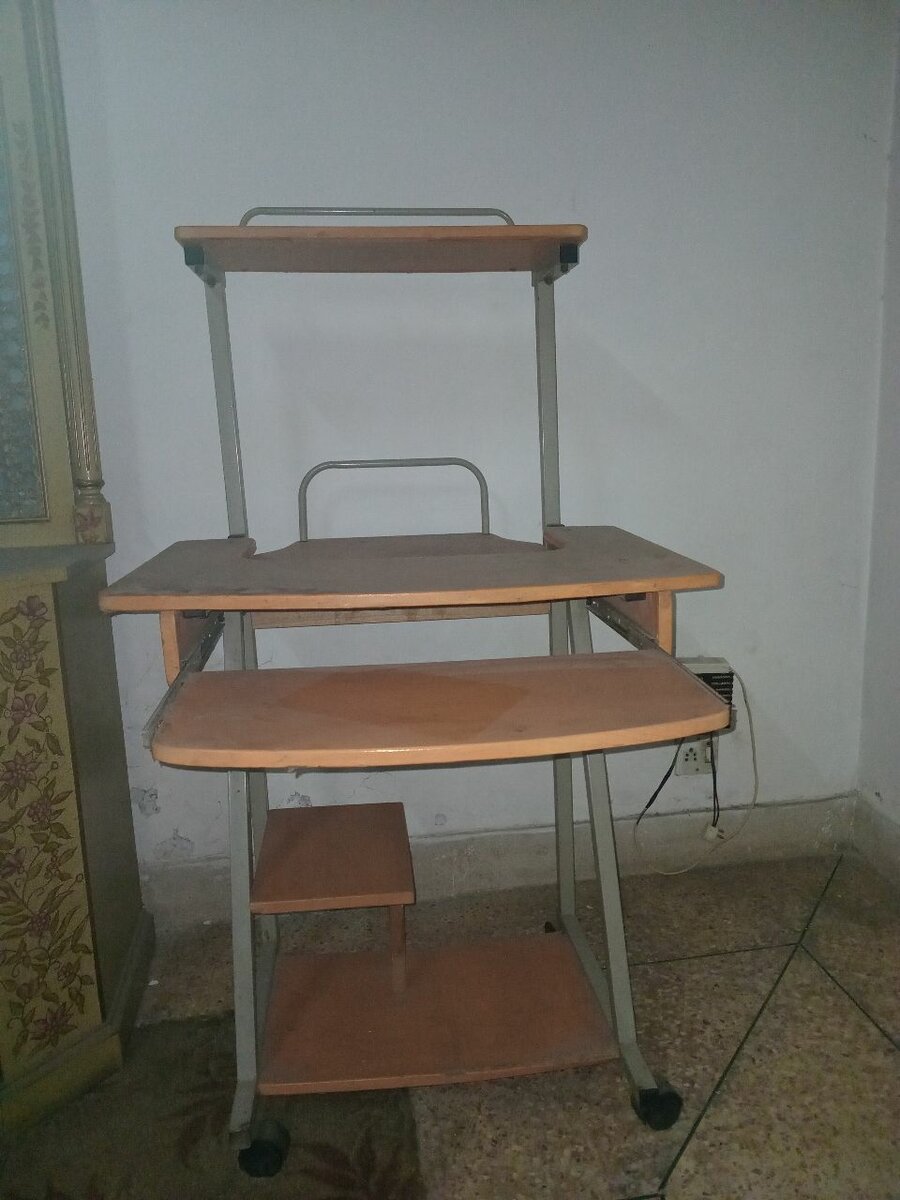 Cash register machine, computer table and 2 baskets