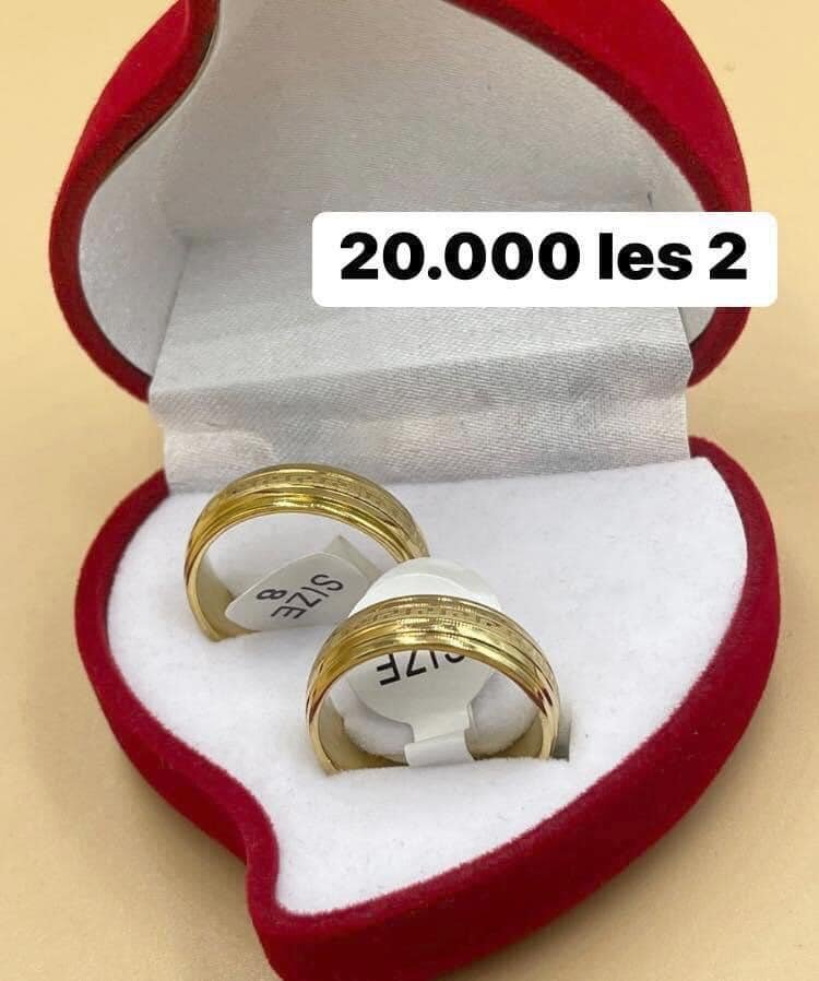 Jolie bague de Mariage et de fiançailles avec motif
