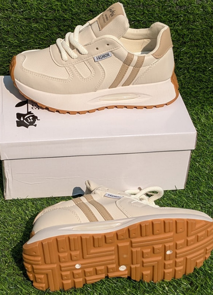 Ladies sneakers
