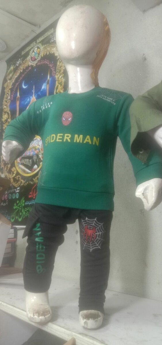 Saweat shirt and taruzer