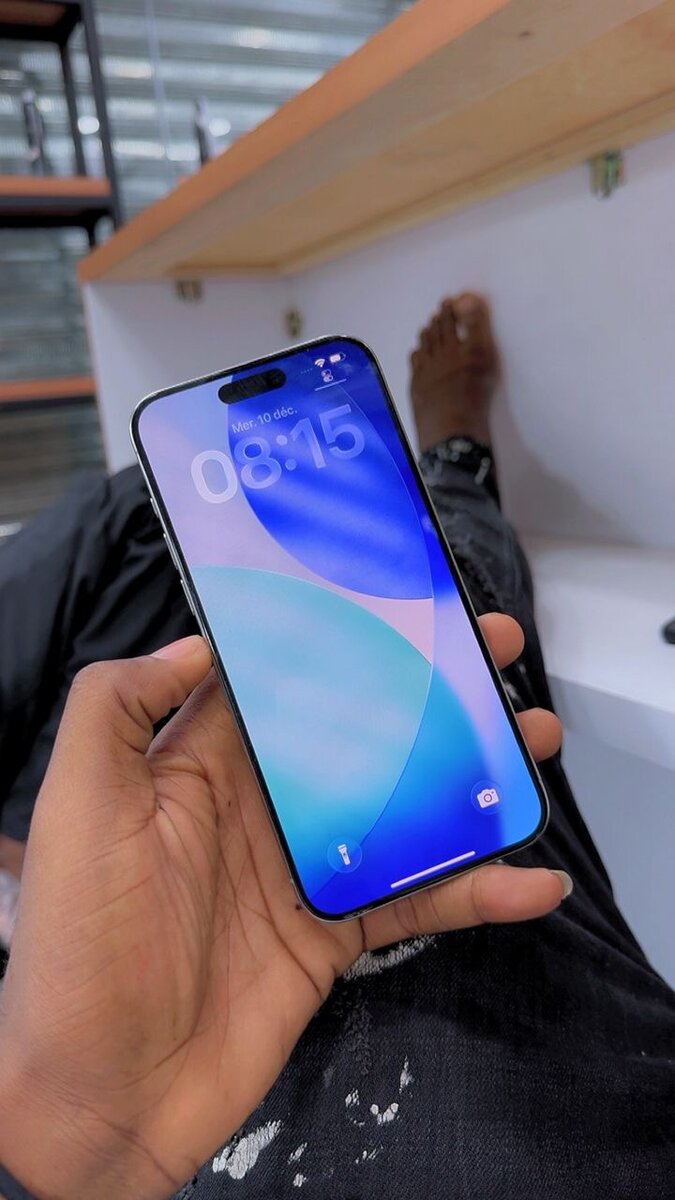 iPhone 14 simple noir