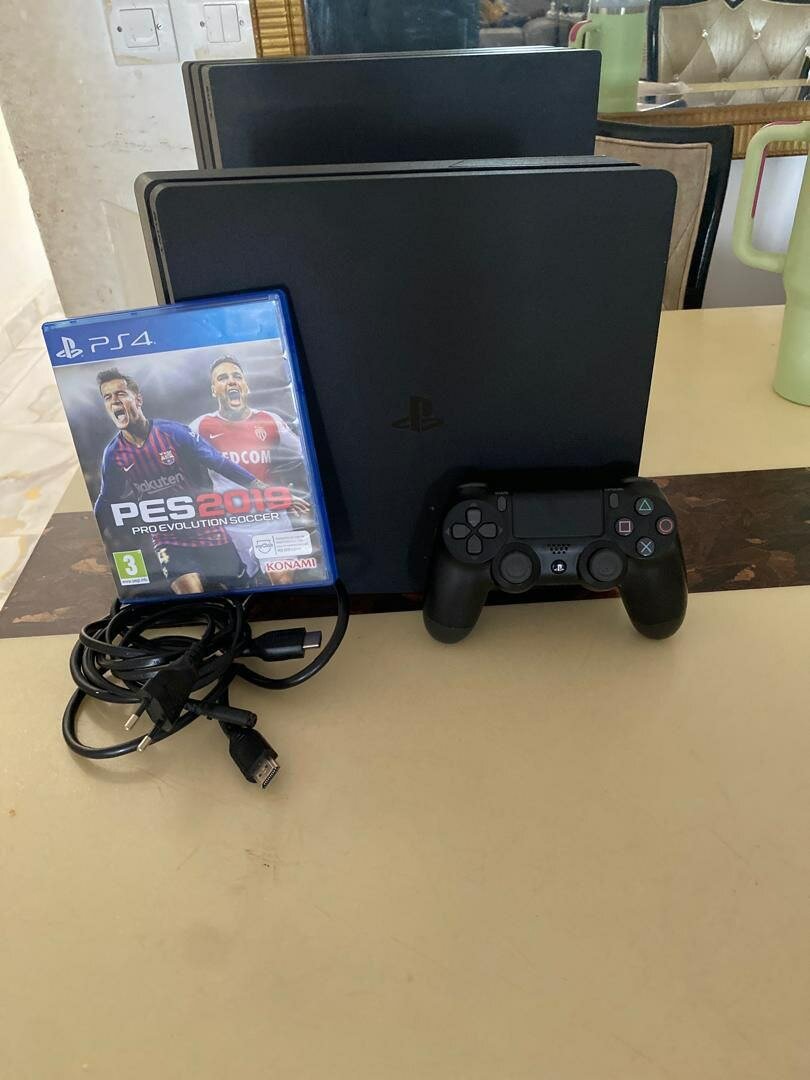 Console PS4 Slim avec PES 2019