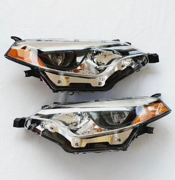 Toyota Corolla Headlights Assembly Halogen Black HousingPair