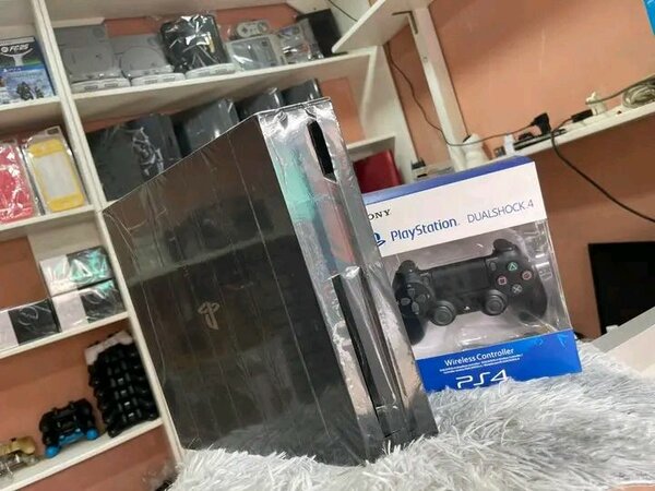 Console PS4 avec Manette