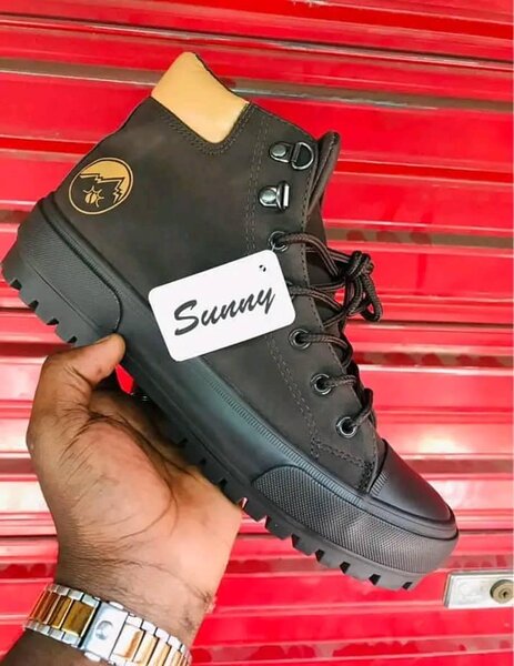 Sunny boots with lacing