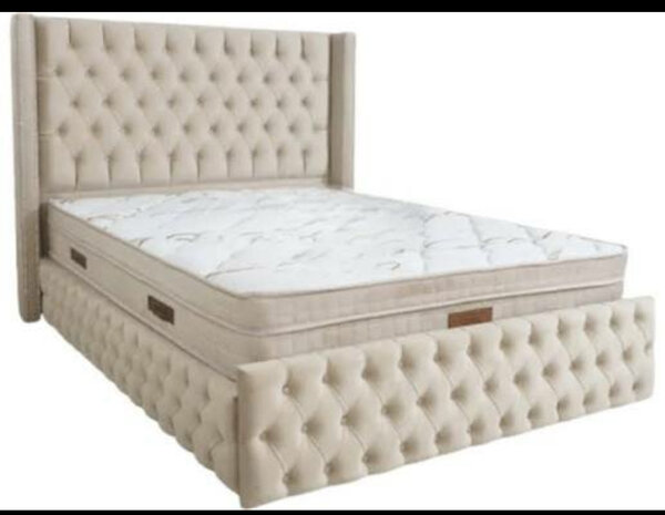 Lit capitonné moderne