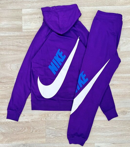Ensemble de sport Nike coloré