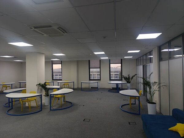 Офисные полукруглые дизайнерские столы