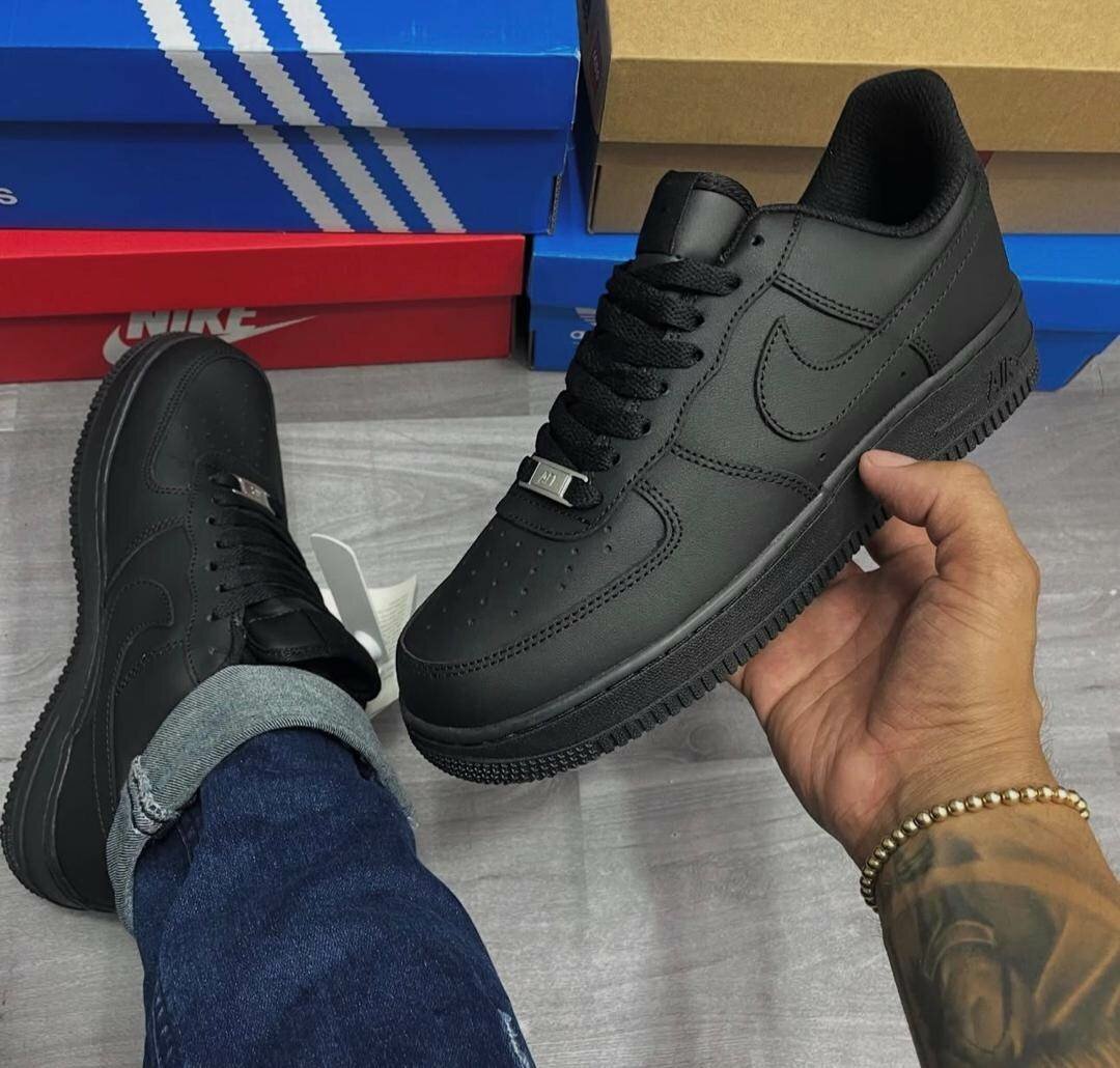 Basket noires en cuir élégantes