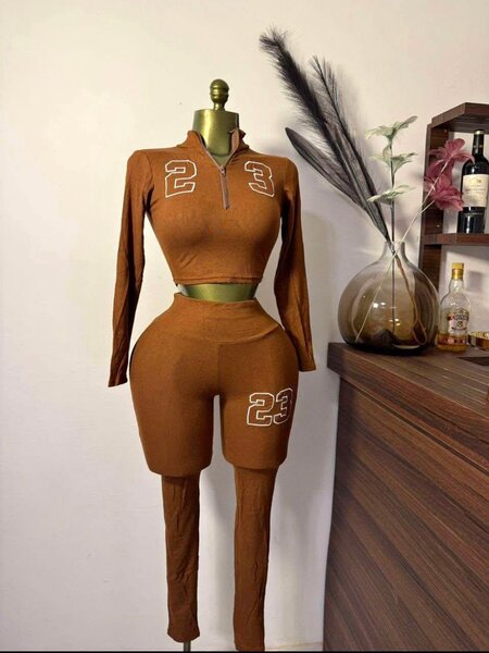 Ensemble de sport élégant