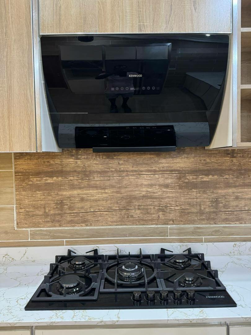 Kenwood inbuilt gas cooker and Extractor 90cm all black