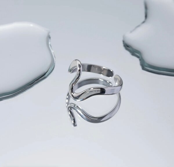 Bague en argent moderne