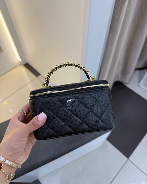 Стильная чёрная сумка из натуральной кожи