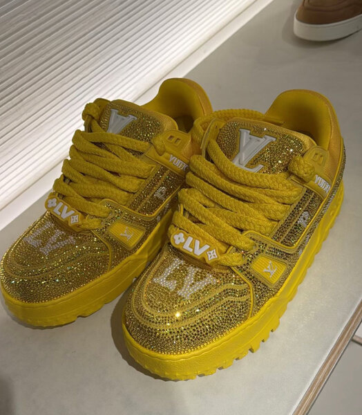 Baskets jaunes étincelantes