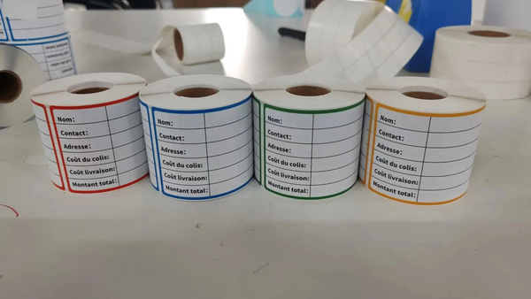 Étiquettes adhésives colorées