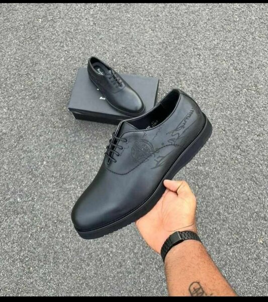 Chaussures habillées en cuir noir