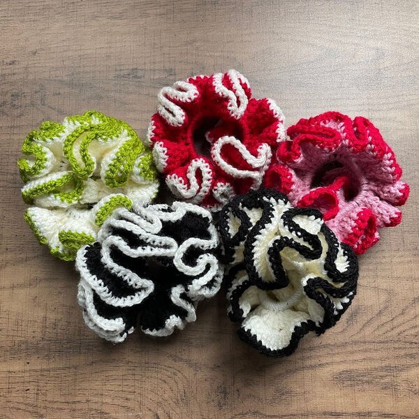 Crochet scrunchie