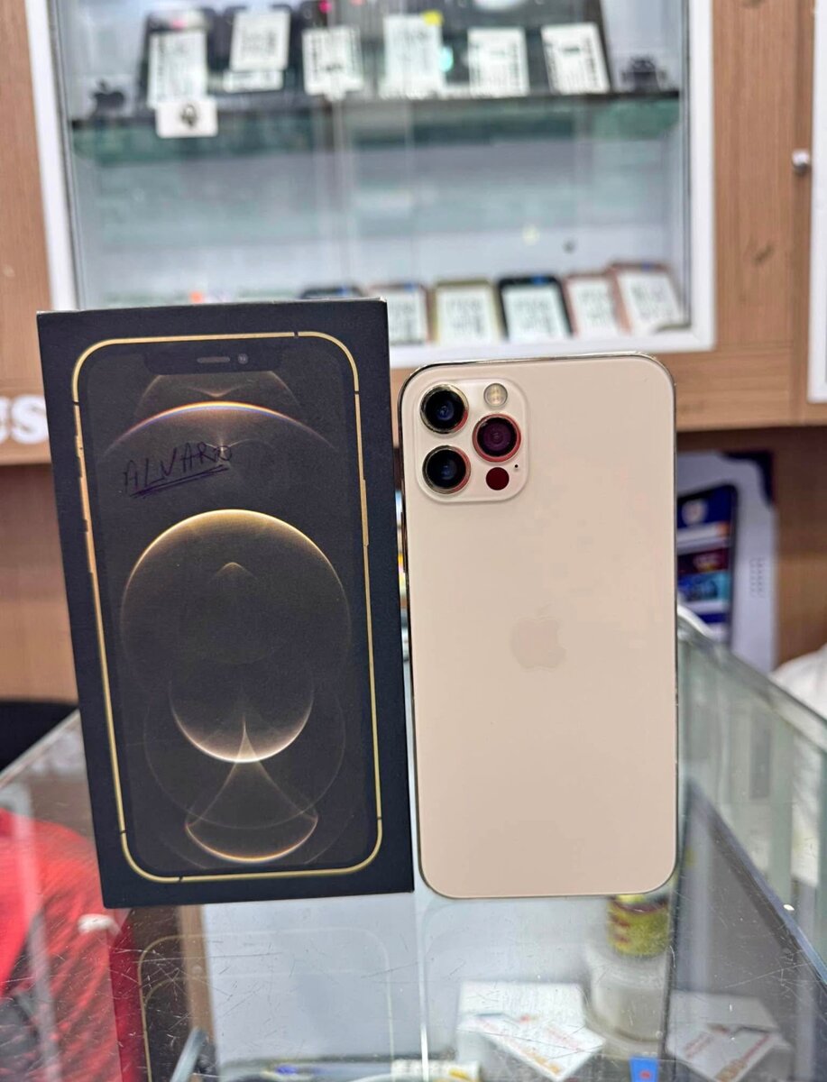 iPhone 12 Pro Max doré