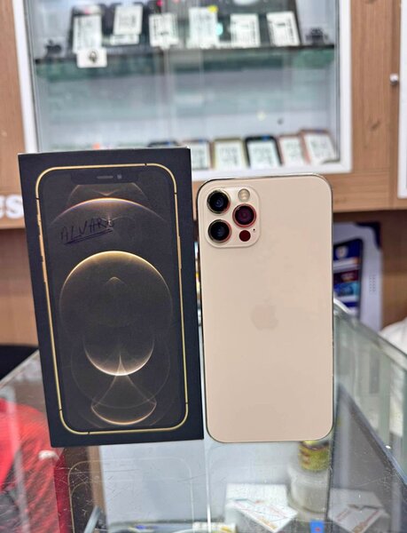 iPhone 12 Pro Max doré