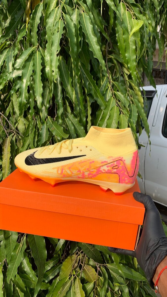 NIKE MERCURIAL SUPERFLY