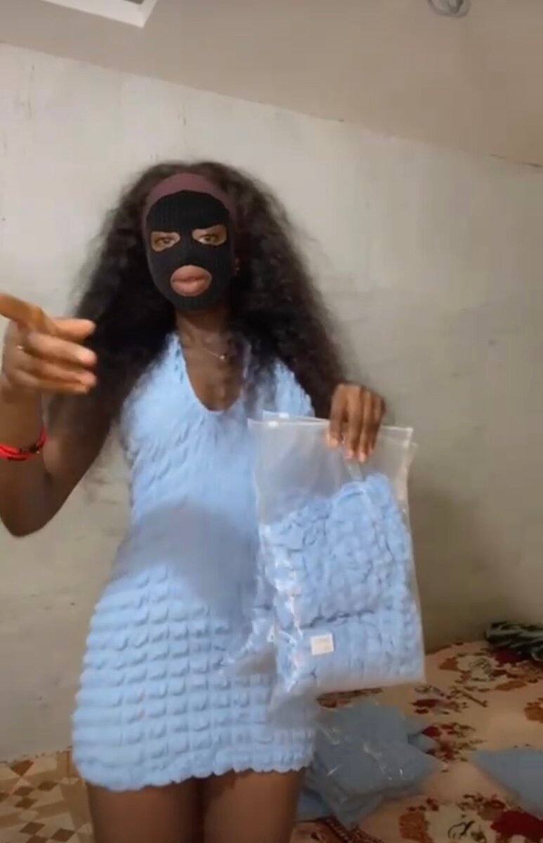 Robe bleue texturée élégante