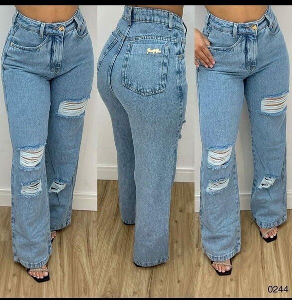 RIPPED BOYFRIENDS JEANS