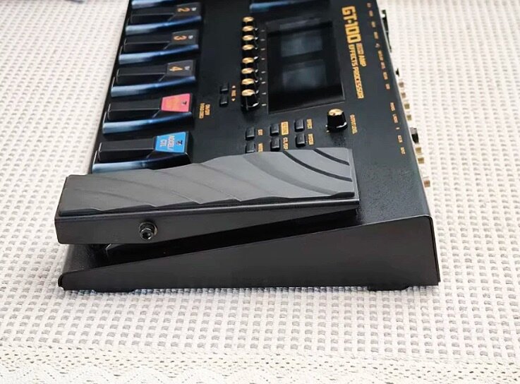 BOSS GT-100 MULTIEFFECT PEDAL