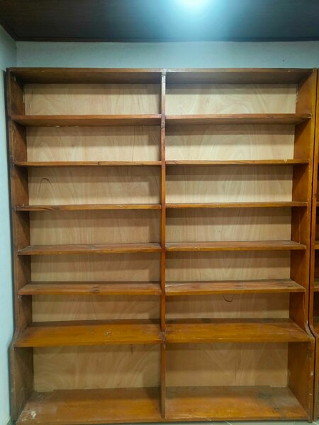 Grande bibliothèque en bois