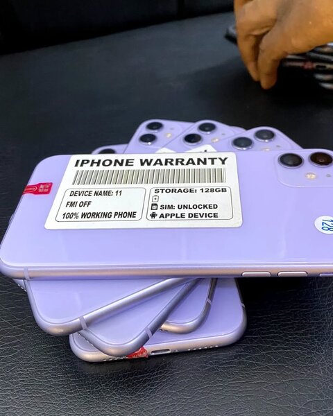 iPhone 11 64GB FACTORY UNLOCK