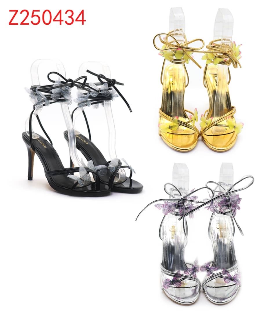 Sandales à talon fleuries