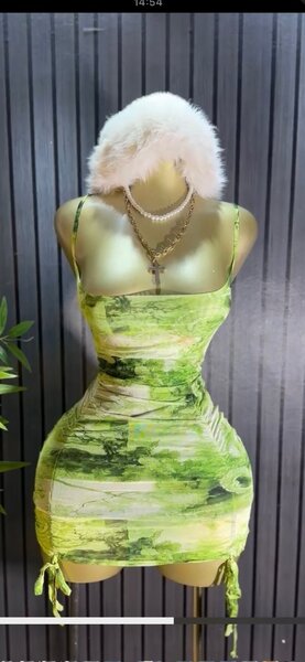 Robe moulante à imprimé vert