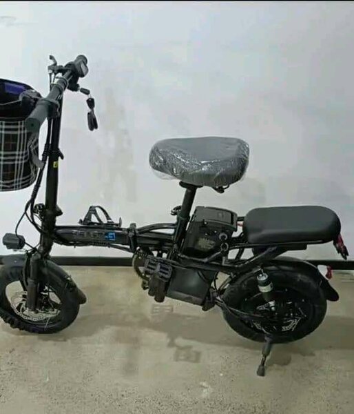 Vélo électrique pliant compact