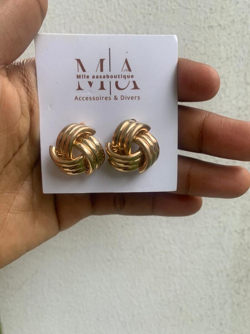 Boucles d'oreilles dorées chic