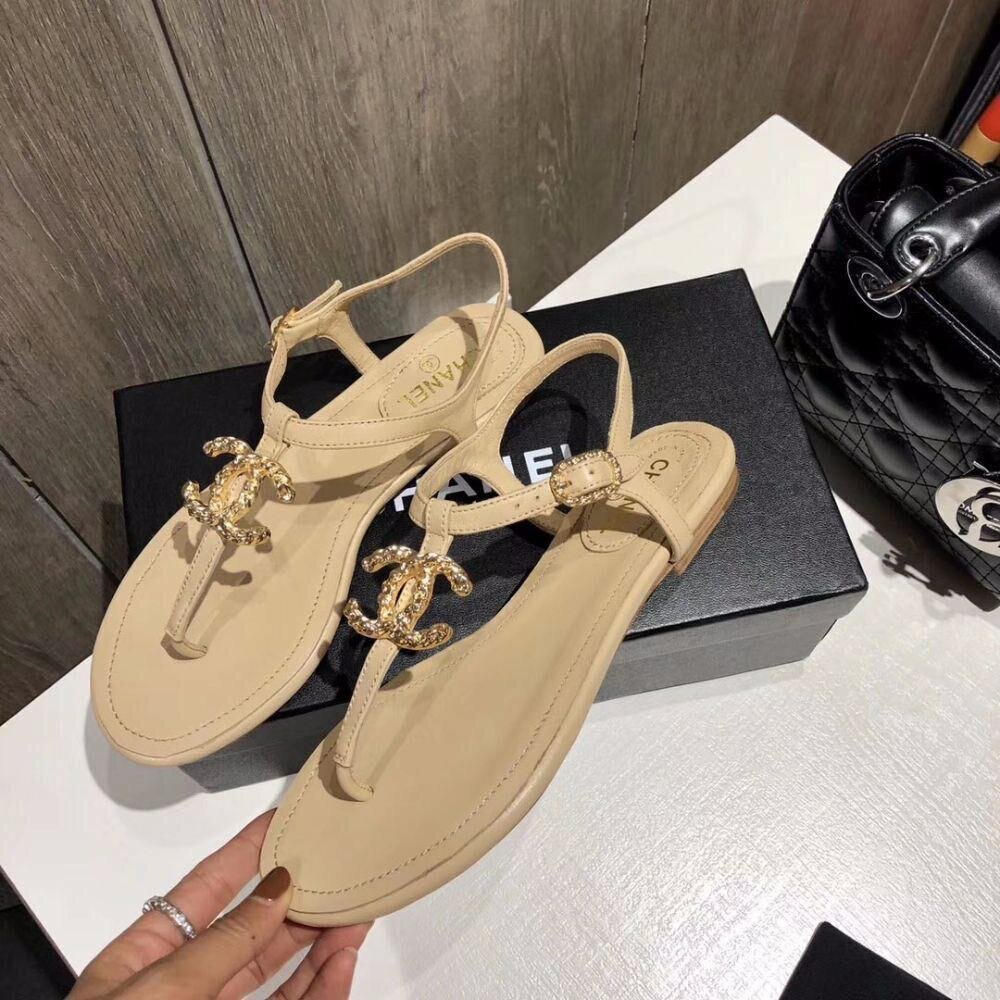 Flat sandal