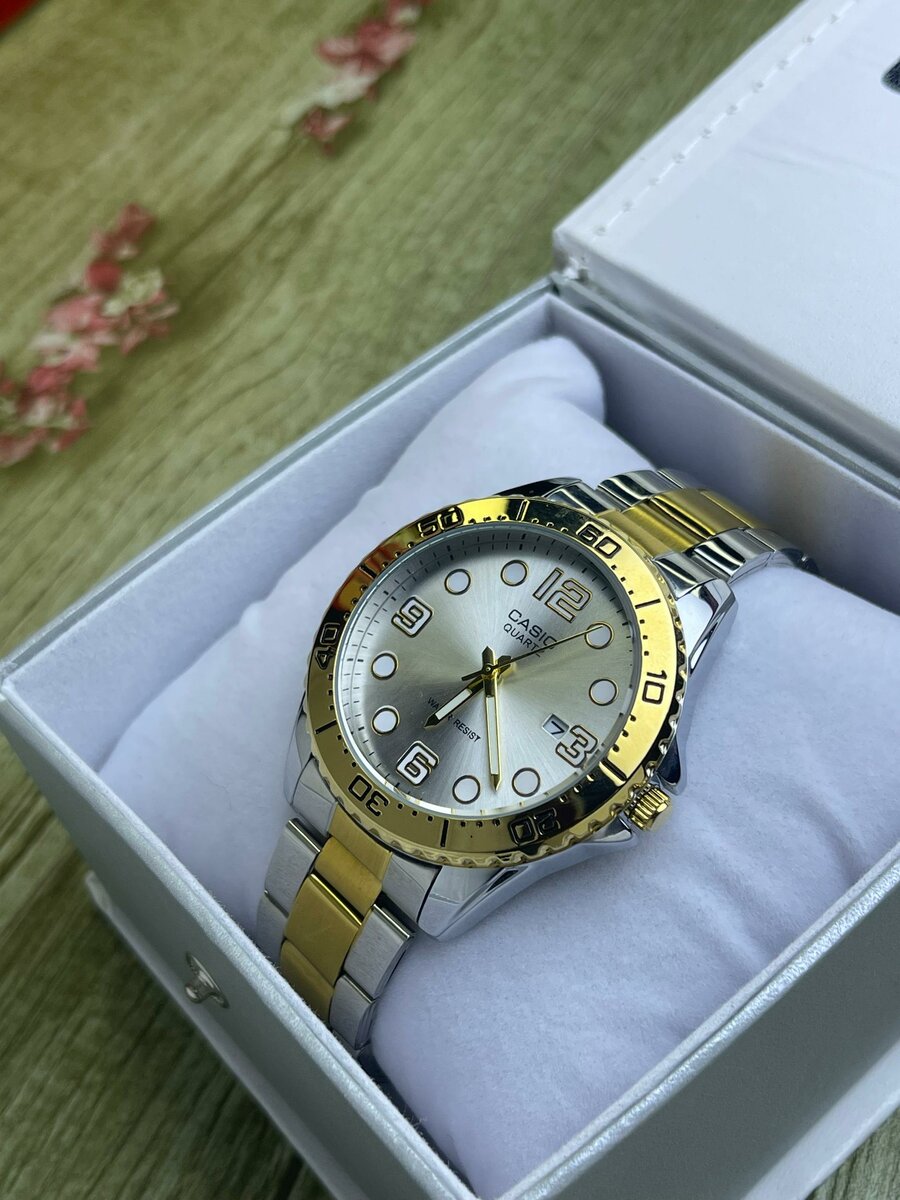 Montre Casio Bicolore Élégante