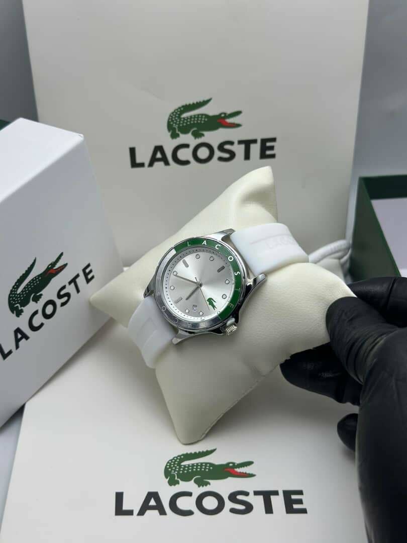 Montres modernes Lacoste