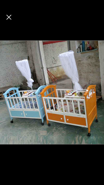 Baby cot with net