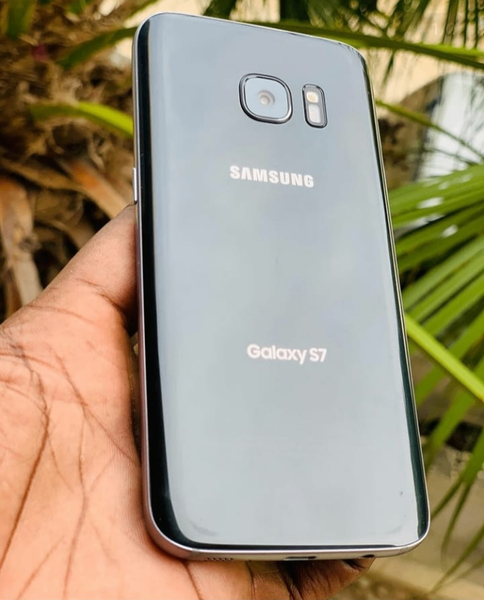 Samsung Galaxy S7 Smartphone