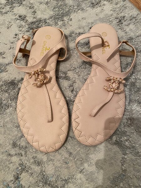 Босоножки новые