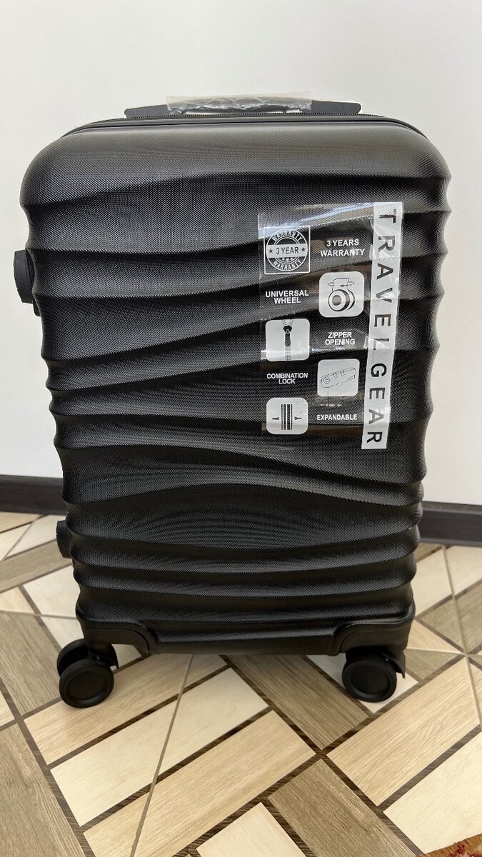 Продаю чемодан новый