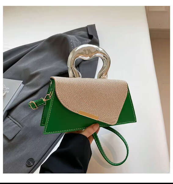 Sac à main élégant avec poignée cœur