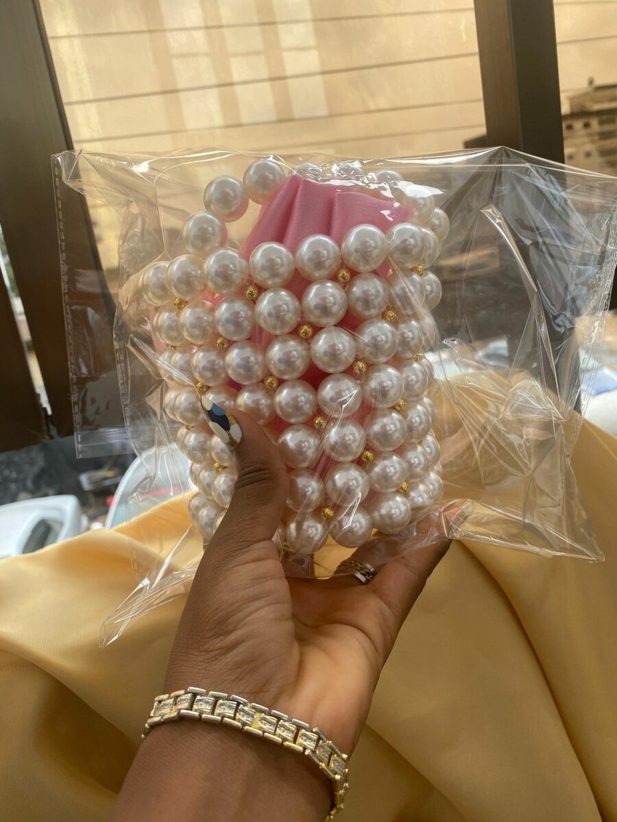 Sac à main perlé élégant